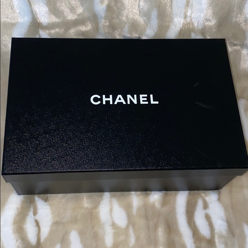 ❌SOLD❌ BRANDNEW IN BOX CHANEL RUNNERS - Picture 5 of 8